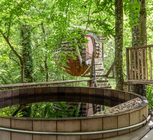 Cabane perchée Lov'nid Spa au Domaine des Vaulx en Mayenne Cabane perchée Lov'nid Spa au Domaine des Vaulx en Mayenne