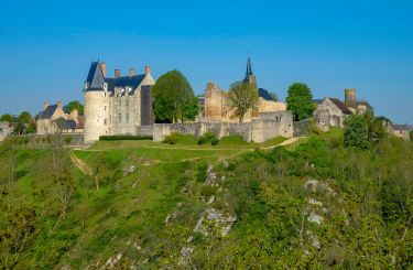 Sainte-Suzanne et son ch&acirc;teau