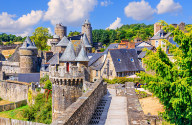 Ch&acirc;teau m&eacute;di&eacute;val de Foug&egrave;res